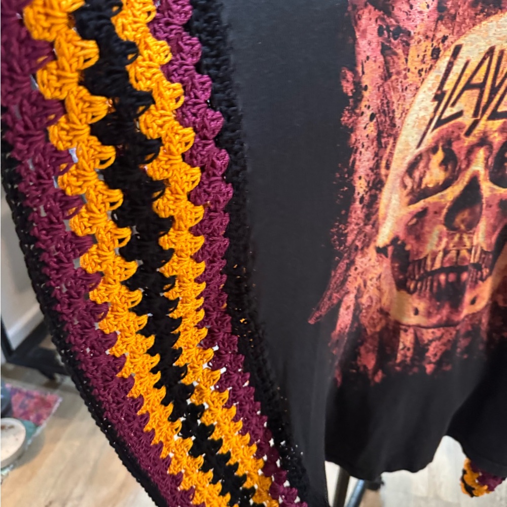 Slayer Graphic Crochet-Sleeve Tunic Top in Black and Rust - Picture 3 of 5